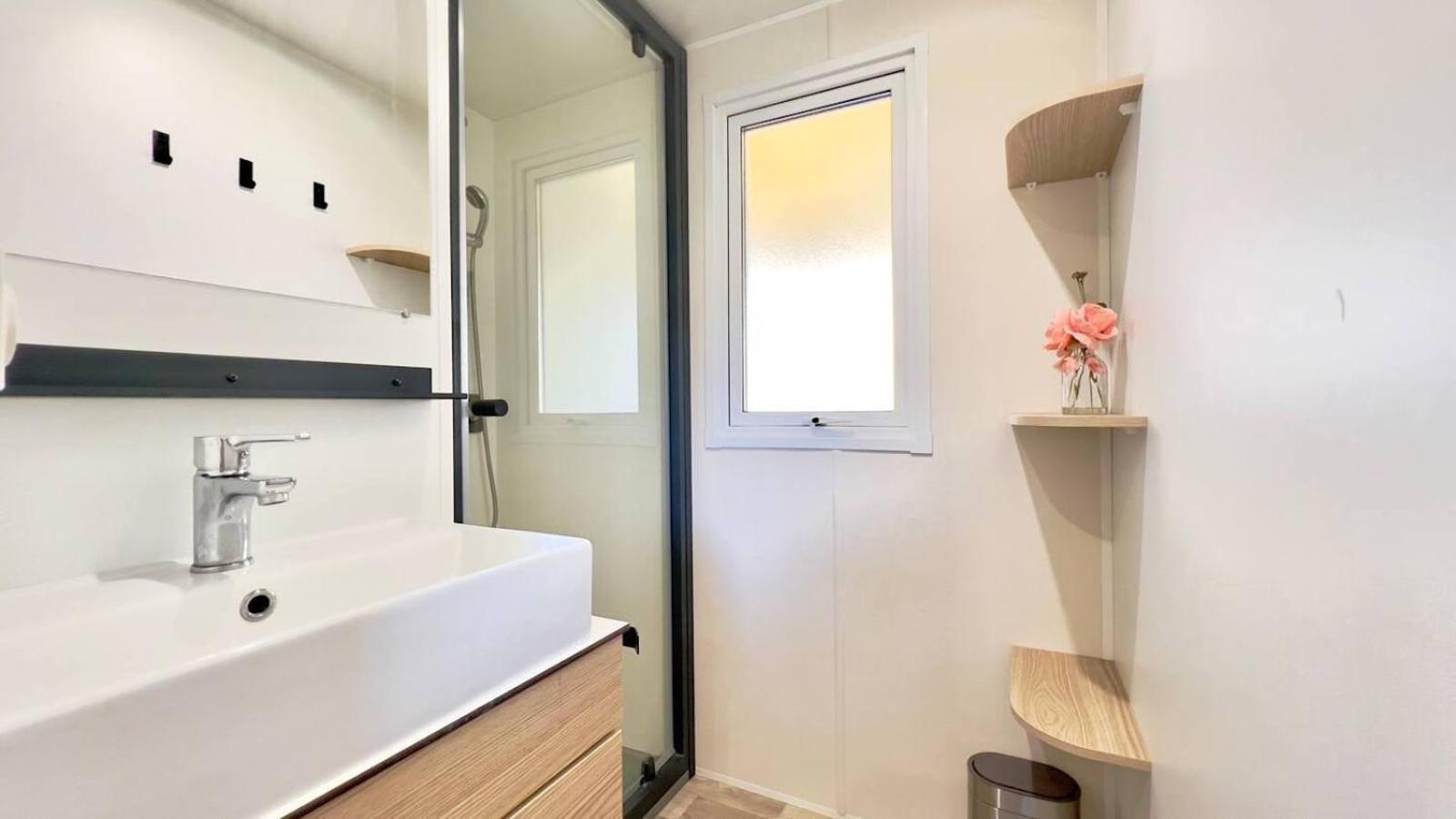 Camping Mobil-home Les Lauriers Roses Siblu 4**** Fréjus